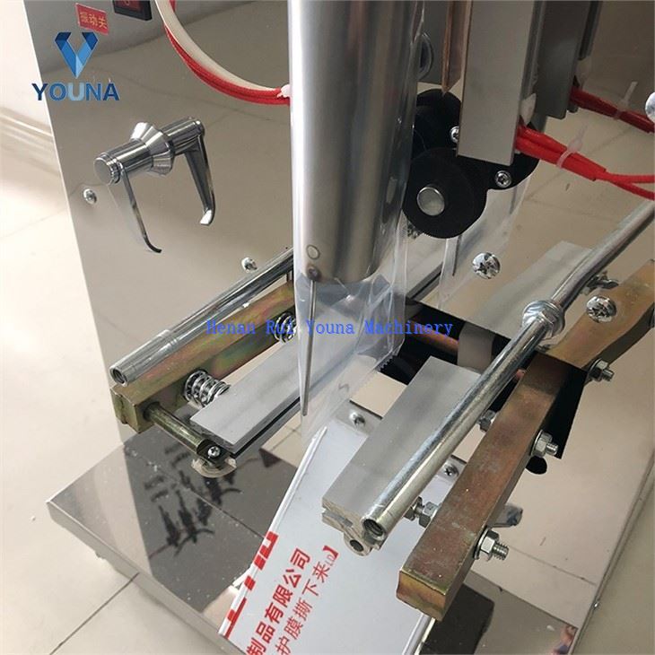 automatic snacks packing machine (3)